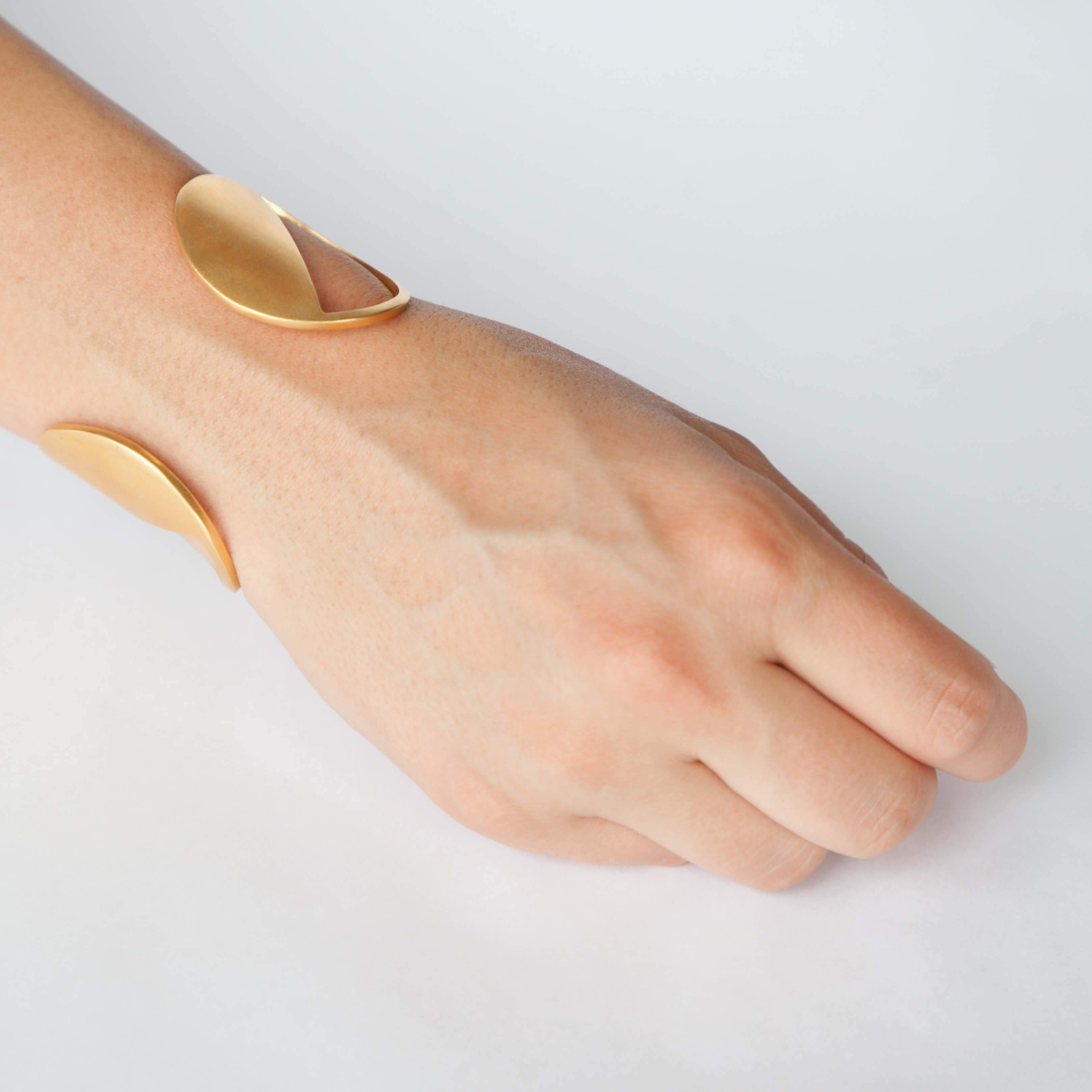 D 430 - Binary Circles Bracelet