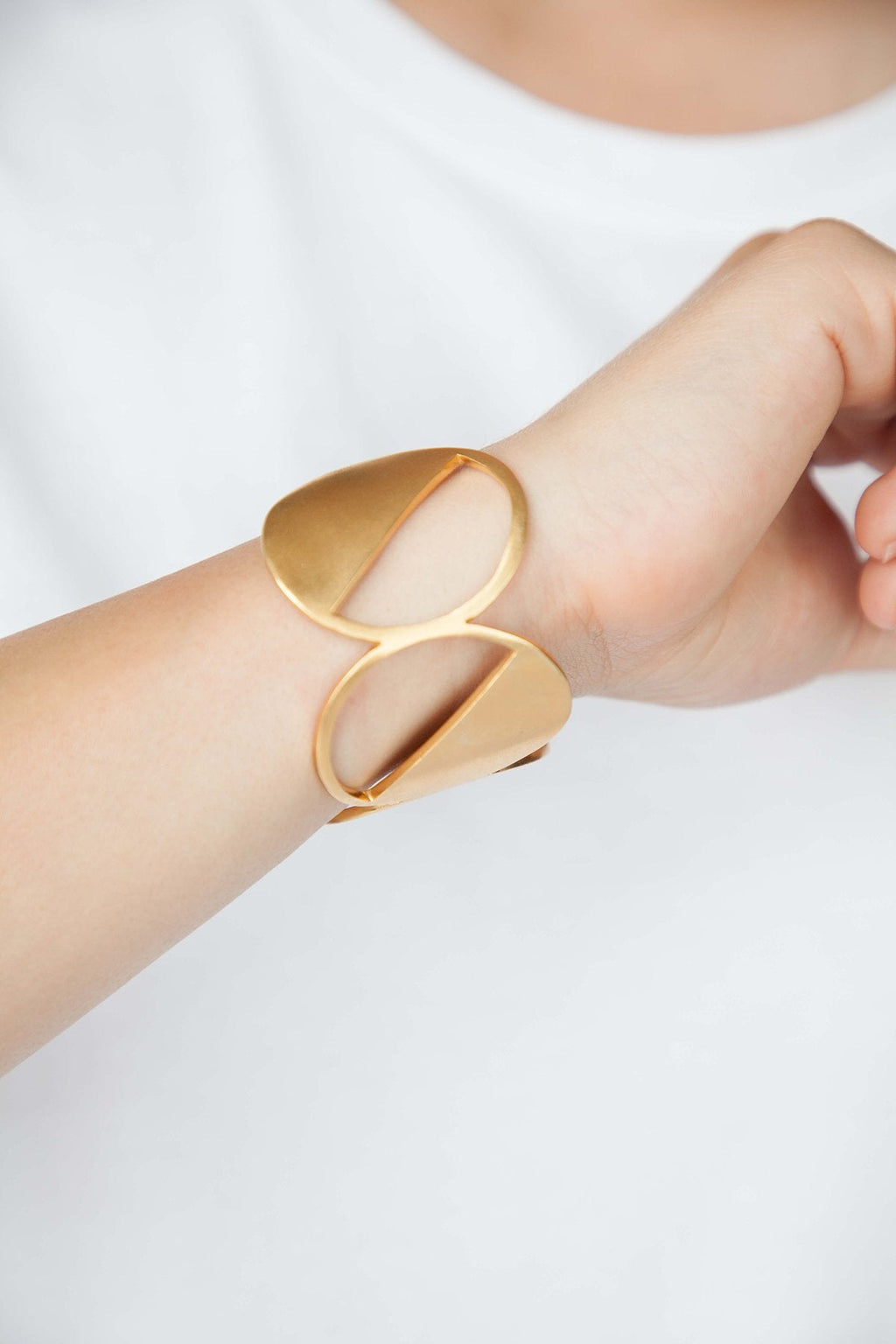 D 430 - Binary Circles Bracelet